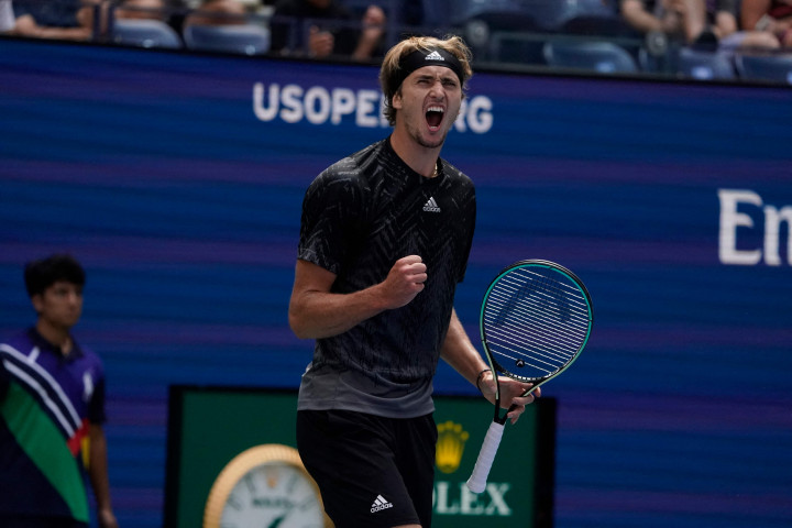 Unggulan keempat Zverev menyelamatkan lima set poin pada set ketiga saat Sinner bangkit, sebelum memastikan kemenangan melalui servisnya sendiri dalam waktu dua jam 28 menit. Dia akan menghadapi Lloyd Harris untuk memperebutkan satu tempat di semifinal setelah petenis Afrika Selatan itu mengalahkan Reilly Opelka dalam empat set.