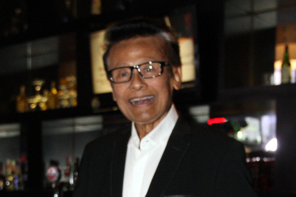 Kabar duka juga diungkapkan Duta Besar Selandia Baru sekaligus musikus Tantowi Yahya. Melalui pesan elektroniknya, dia mengabarkan Koes menghembuskan napas terakhirnya di Jakarta. Dia pun mengirimkan doa untuk mendiang Koes.