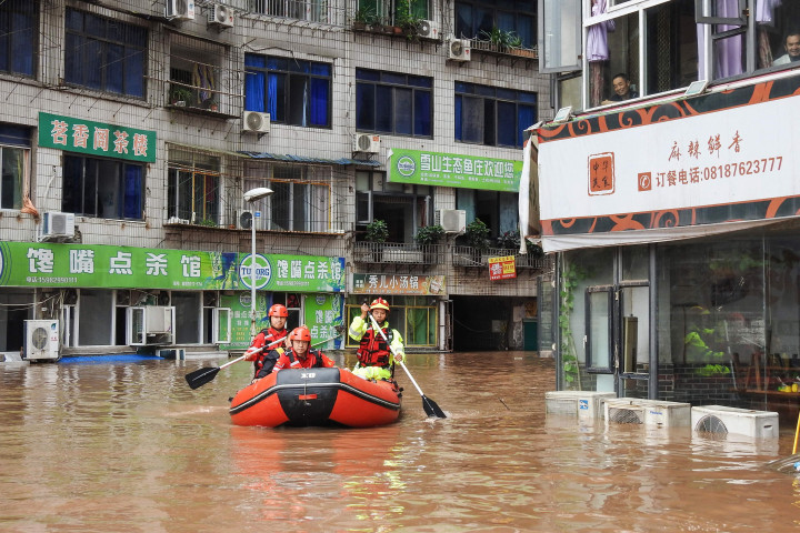 Sejumlah warga telah dievakuasi karena hujan lebat dan banjir di Provinsi Sichuan.