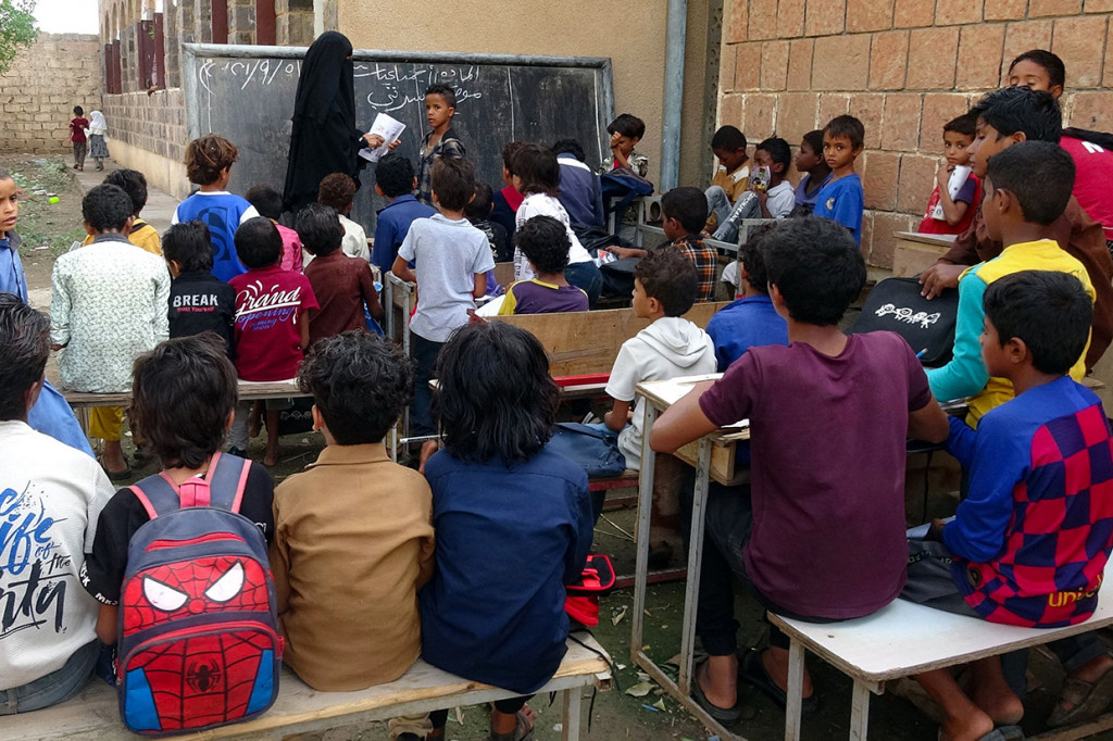 Banyaknya sekolah hancur di Yaman membuat nasib anak-anak di sana terlantar.