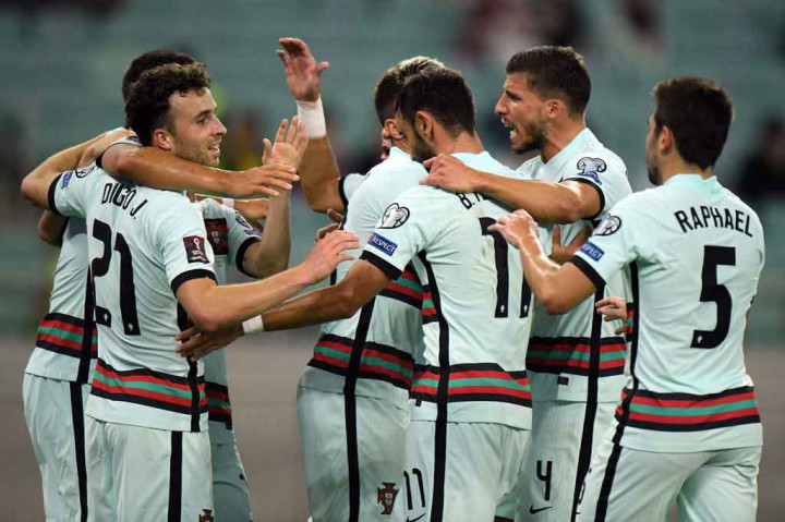 Bermain menekan sejak awal laga, Portugal akhirnya mampu membuka keunggulan lewat tendangan voli Bernardo Silva menyambut umpan silang Bruno Fernandes pada menit ke-26.