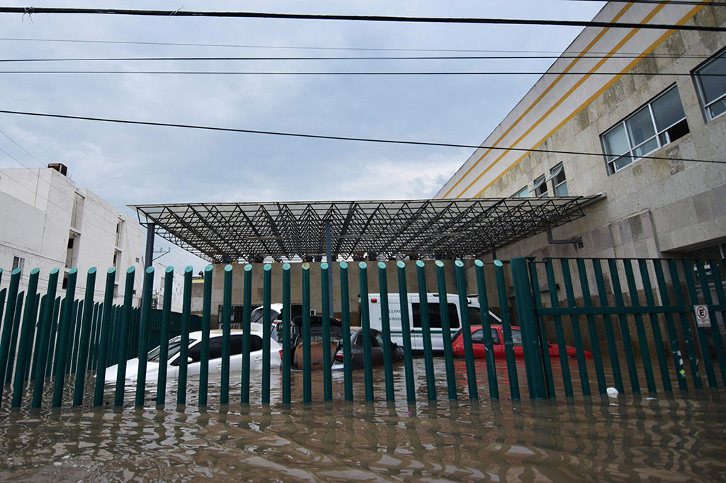 Rumah Sakit IMSS terendam banjir setelah hujan deras mengguyur wilayah Tula de Allende, negara bagian Hidalgo, Meksiko, pada Selasa, 07 September 2021 waktu setempat. 