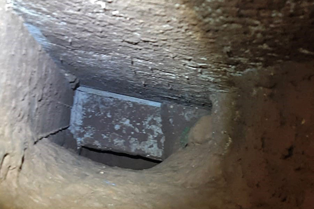 Enam warga Palestina melarikan diri dari penjara Israel dengan keamanan tinggi pada Senin, 6 September 2021. Seperti adegan film Hollywood, mereka kabur lewat sebuah lubang yang digali di lantai sel. Pelarian mereka dirayakan orang-orang Palestina di jalan-jalan.