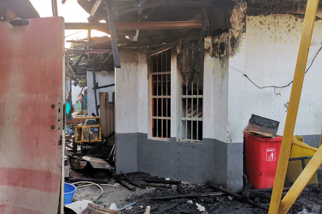 Lembaga Pemasyarakatan (Lapas) Kelas 1 Tangerang, Banten terbakar pada Rabu, 8 September 2021, dini hari WIB. Dugaan awal penyebab kebakaran karena hubungan pendek arus listrik.