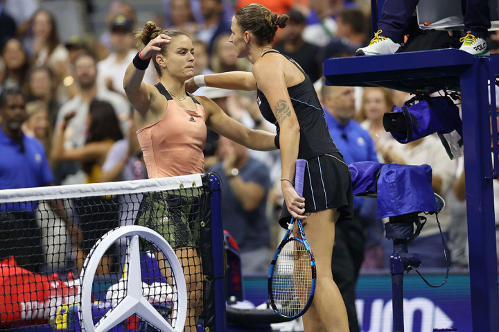 Sakkari menapakkan kaki di empat besar usai mengalahkan unggulan keempat dari Ceko Karolina Pliskova dua gim langsung dengan skor 6-4, 6-4.