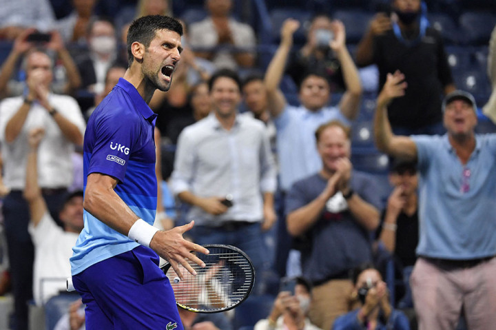 Petenis Serbia Novak Djokovic melaju ke semifinal turnamen AS Terbuka usai mengalahkan petenis Italia Matteo Berrettini di perempat final, Kamis, 9 September 2021 WIB.