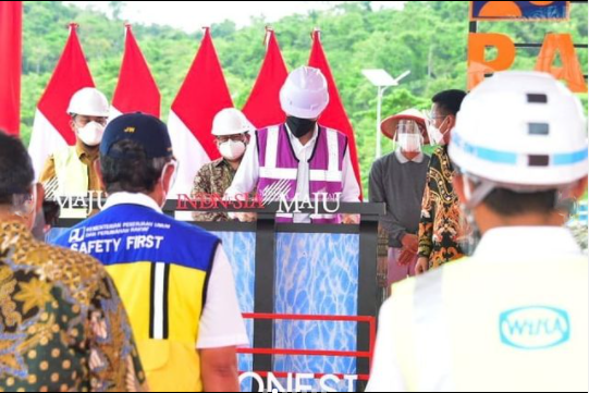 Presiden Joko Widodo meresmikan Bendungan Paselloreng dan Bendung Gilireng, di Bendungan Paselloreng, Desa Arajang, Kecamatan Gilireng, Kabupaten Wajo, Sulawesi Selatan, Kamis, 9 September 2021.