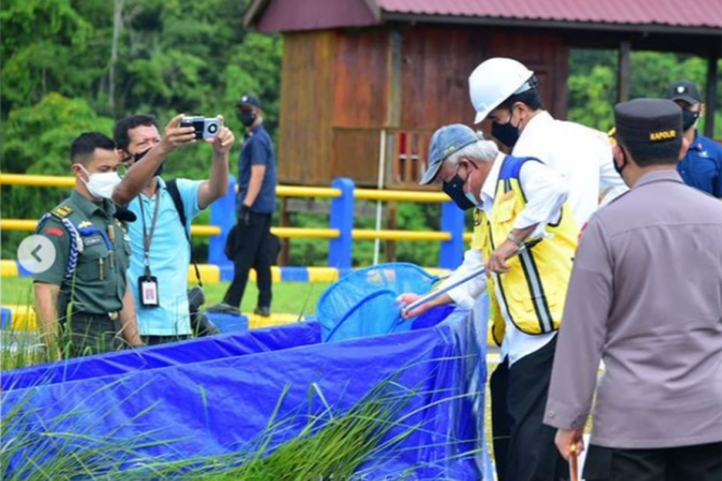 Jokowi mengatakan, bendungan ini akan menyediakan suplai air secara kontinyu dan berkelanjutan yang dibutuhkan dalam pertanian untuk menjaga ketahanan pangan nasional. Hingga Desember tahun ini, sebanyak 17 bendungan di berbagai daerah akan diselesaikan.