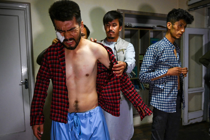 Pemberitaan LA Times menyebut, Taliban telah menghentikan koresponden asing dari kegiatan mengambil gambar dari unjuk rasa tersebut. Namun mereka hanya dipaksa untuk meninggalkan area demonstrasi.