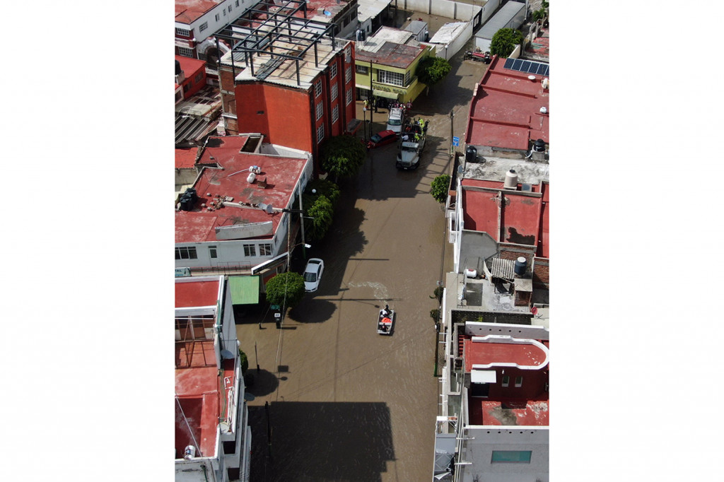 Selain menerjang rumah sakit, ada beberapa wilayah lain yang juga terdampak, antara lain pasar di pusat kota dan rumah-rumah penduduk. Laporan awal menunjukkan bahwa sekitar 2.000 rumah di kota Tula dan sekitarnya telah terkena dampak banjir.