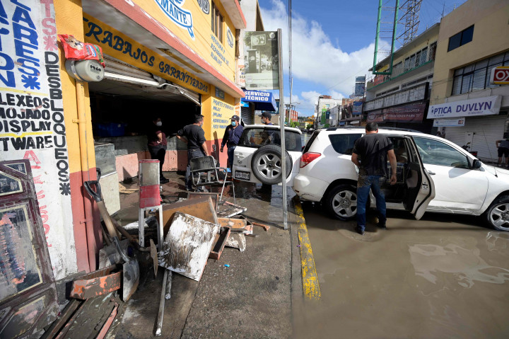 Banjir bandang menerjang wilayah Meksiko Tengah dan menyapu sebuah rumah sakit dan wilayah lainnya pada Selasa, 7 September 2021, waktu setempat. Sedikitnya 17 pasien meninggal akibat banjir tersebut.