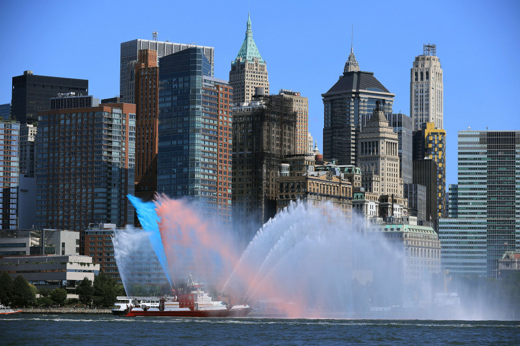 Nama kapal pemadam kebakaran tersebut diambil dari jumlah anggota FDNY yang tewas dalam serangan 9/11 di World Trade Center. 