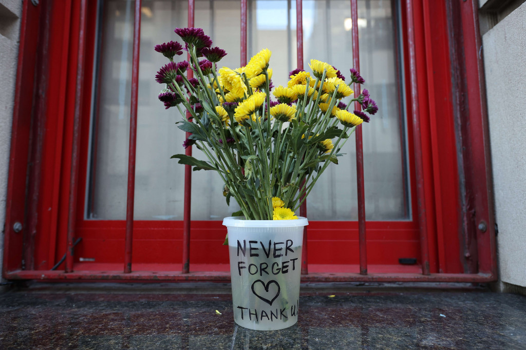 Seremoni tersebut berlangsung nonstop selama 4 jam mulai pukul 08.30 waktu setempat.