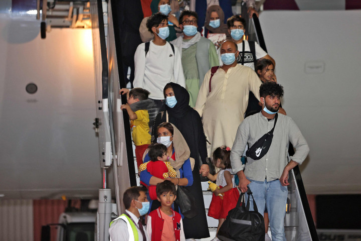 Ini merupakan penerbangan kedua setelah 100 orang lainnya diterbangkan dari bandara Kabul pada Kamis, 9 September 2021, waktu setempat.