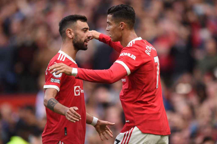 Kompatriot Ronaldo dari Portugal, Bruno Fernandes, menambah keunggulan MU pada menit ke-80 dengan tembakan dari luar kotak penalti Newcastle yang bolanya sama sekali tak mampu dijangkau oleh Woodman.