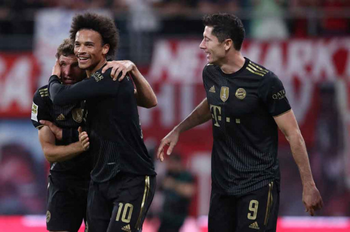 Pada menit ke-54 Bayern memperlebar keunggulan mereka jadi 3-0 saat Leroy Sane berdiri bebas tanpa kawalan di area tiang jauh untuk menyelesaikan umpan silang akurat dari Musiala.