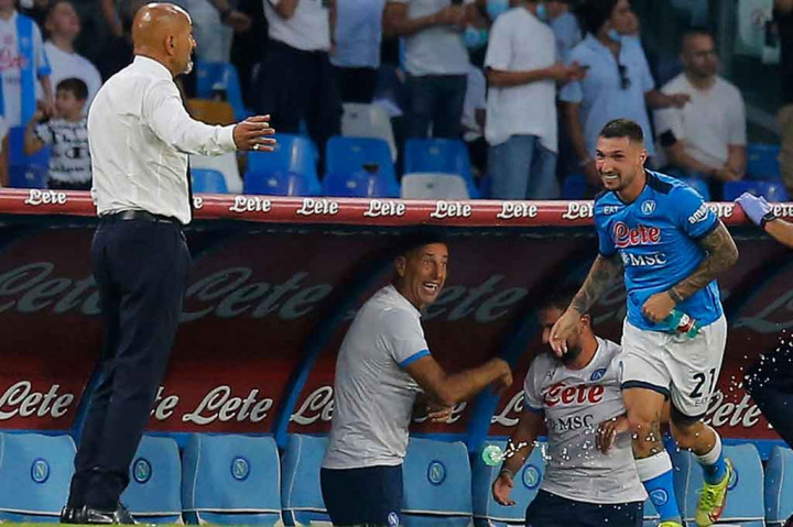 Keunggulan Juve yang bertahan hingga turun minum akhirnya raib pada menit ke-57 lewat sepakan Matteo Politano, menyambar bola muntah sepakan Lorenzo Insigne yang ditepis kiper Wojciech Szczesny. Skor menjadi imbang 1-1.