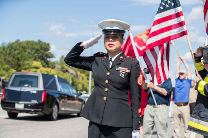 Sersan Marinir AS Johanny Rosario kembali ke kampung halamannya di Massachusetts dalam peti mati pada Sabtu, 11 September 2021. Rosario merupakan salah satu tentara Amerika terakhir yang tewas di Afghanistan selama perang yang dimulai tepat dua dekade lalu oleh serangan 11 September 2001.