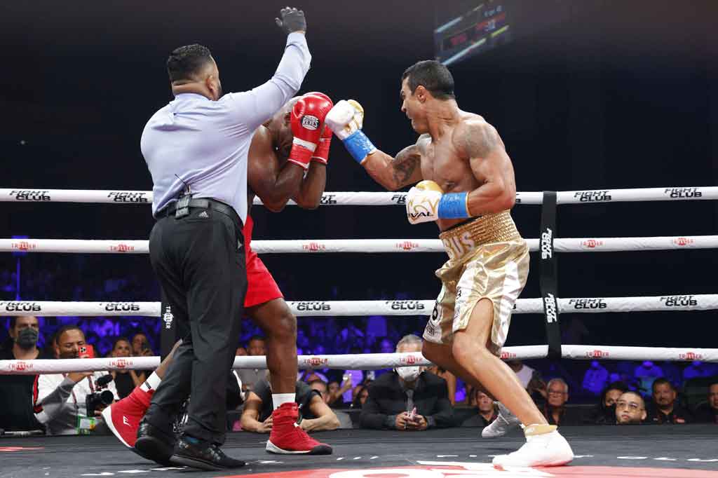 Holyfield kalah TKO setelah dinilai tidak mampu melawan Belford menjelang akhir babak pertama. Wasit akhirnya menghentikan laga tersebut.