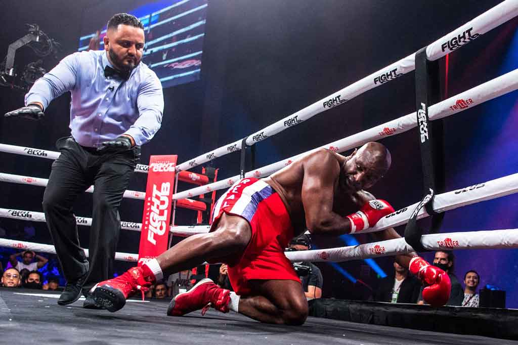 Holyfield bertarung untuk pertama kalinya sejak mengalahkan Brian Nielsen pada 2011 untuk mengakhiri karir ring yang gemilang. Dia menggantikan Oscar De La Hoya yang dijadwalkan akan melawan Belfort. Namun karena De La Hoya positif covid-19, makan Holyfield ditunjuk sebagai pengganti.