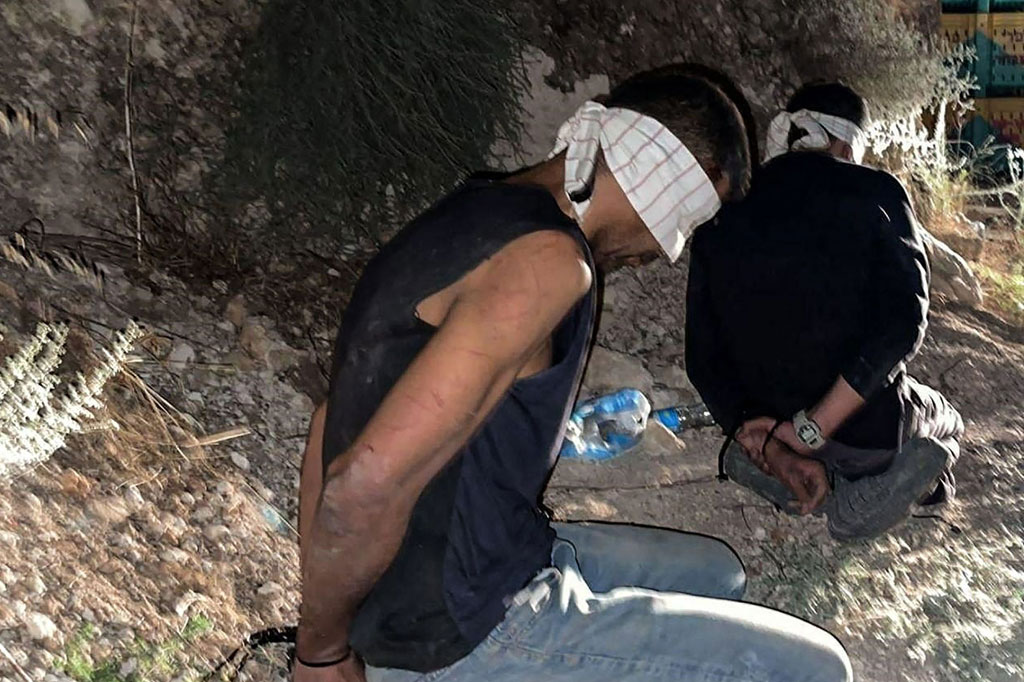 Juru bicara kepolisian mengatakan empat pria itu ditemukan bersembunyi di tempat parkir truk di sebuah desa Arab di timur Kota Nazareth, Israel utara.