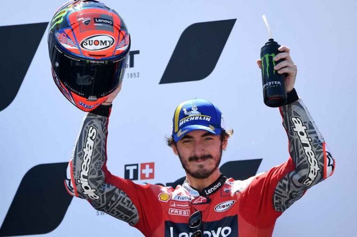 Pembalap asal Italia tersebut menjadi yang tercepat setelah menempuh 23 putaran dalam waktu 41 menit 44,422 detik. Di posisi kedua ditempati Marc Marquez dengan selisih 0,673 detik. Sementara itu di posisi ketiga diraih oleh juara bertahan Joan Mir, 3,9 detik berselang.