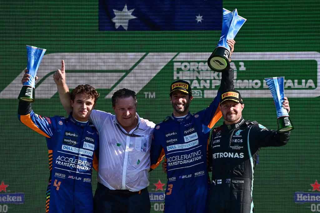 Meski start paling belakang karena penalti lima detik setelah melakukan pergantian komponen mobil, Valtteri Bottas melengkapi podium untuk Mercedes setelah memenangi sprint race hari sebelumnya.