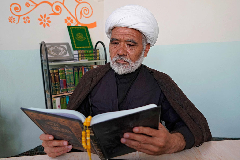 Senyumnya yang tenang berubah menjadi kecut saat ia mempertimbangkan nasib orang-orang Hazara, yang populasinya antara 10 dan 20 persen dari 38 juta warga Afghanistan dan telah lama teraniaya karena keyakinan mereka di negara yang terbelah oleh perpecahan yang mendalam.