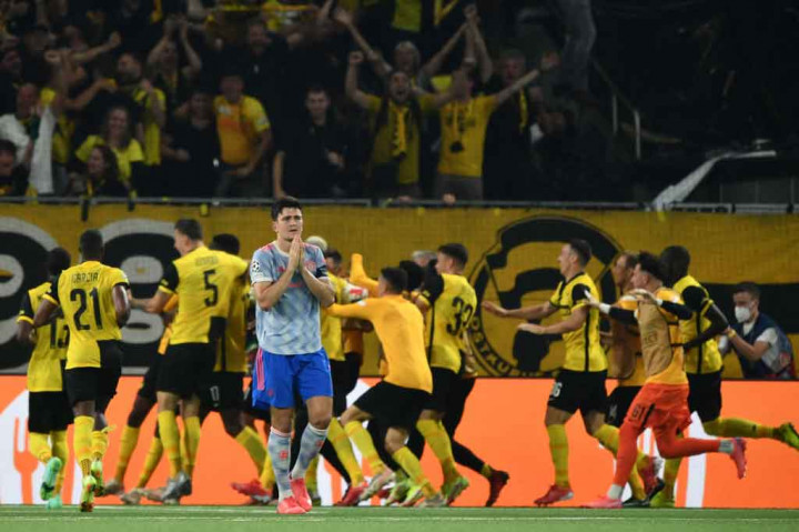 Saat laga tampaknya akan berakhir imbang, Jesse Lingard justru membuat blunder dengan backpass tanggung di menit ke-94. Bola berhasil direbut Theoson-Jordan Siebatcheu Pefok dan dituntaskan dengan sepakan jarak dekat. Young Boys akhirnya menang 2-1. 