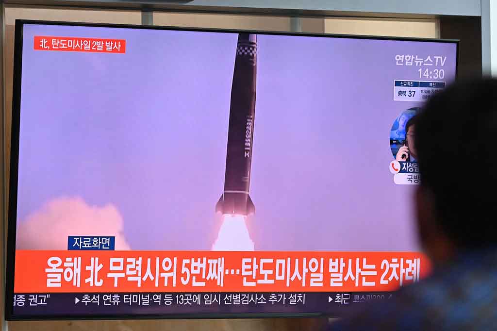 Korea Utara menembakkan dua rudal balistik dari pantai timur mereka ke arah laut pada Rabu, 15 September 2021, beberapa hari setelah uji rudal jelajah jarak jauh.