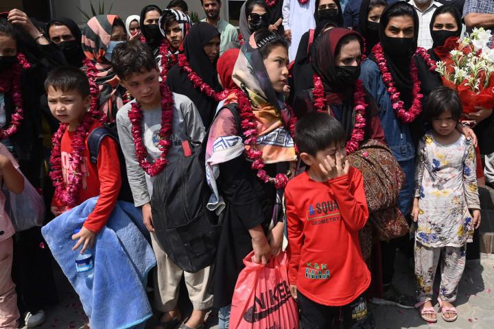 Sekitar 30 lainnya masih berharap untuk menyebrang ke Pakistan.