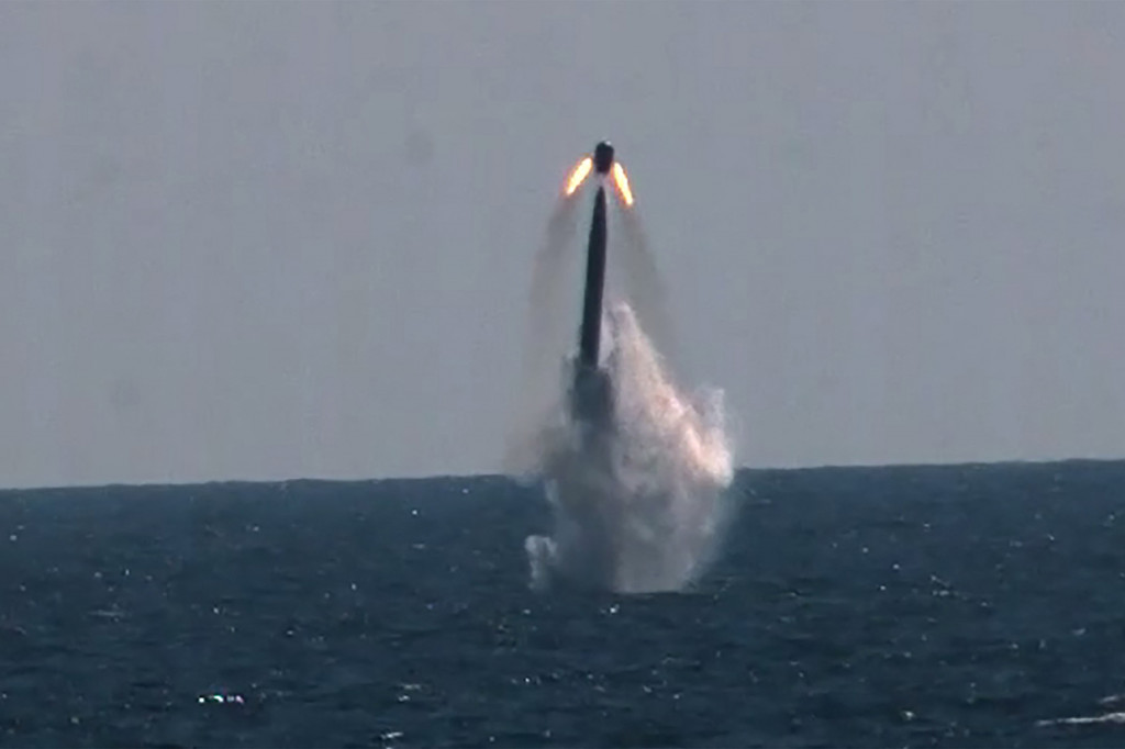 Korea Selatan (Korsel) berhasil melakukan uji rudal balistik yang diluncurkan dari kapal selam (SLBM) pada Rabu, 15 September 2021. 