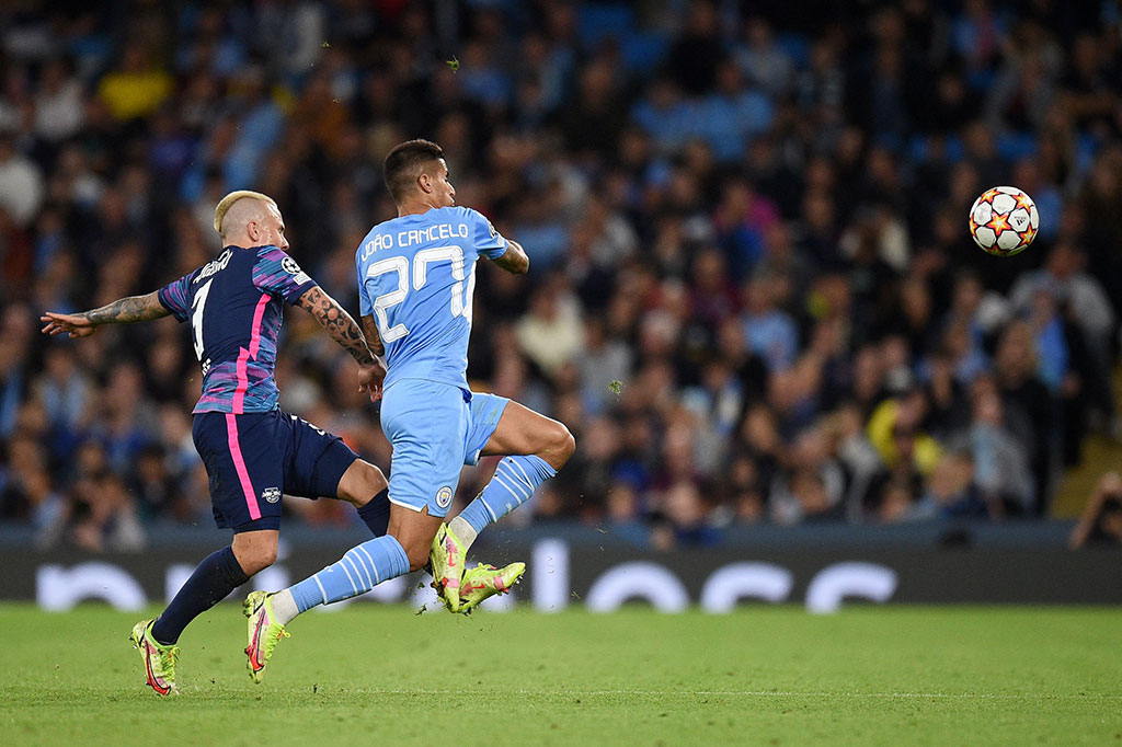 Tim tamu kemudian harus menuntaskan permainan dengan 10 pemain sejak menit ke-79 lantaran Angelino menerima kartu kuning kedua seusai melanggar Cancelo.