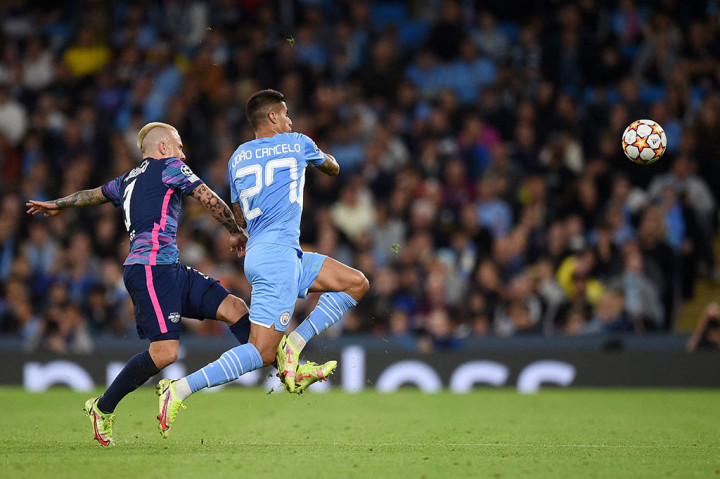 Tim tamu kemudian harus menuntaskan permainan dengan 10 pemain sejak menit ke-79 lantaran Angelino menerima kartu kuning kedua seusai melanggar Cancelo.