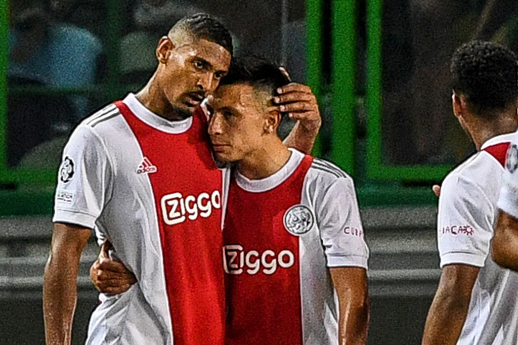 Tujuh menit kemudian Haller kembali menjebol gawang tuan rumah dengan sontekan sederhana buah dari permainan kolektif Antony yang memilih melepas umpan tarik setelah melakukan tusukan dari sisi kanan.