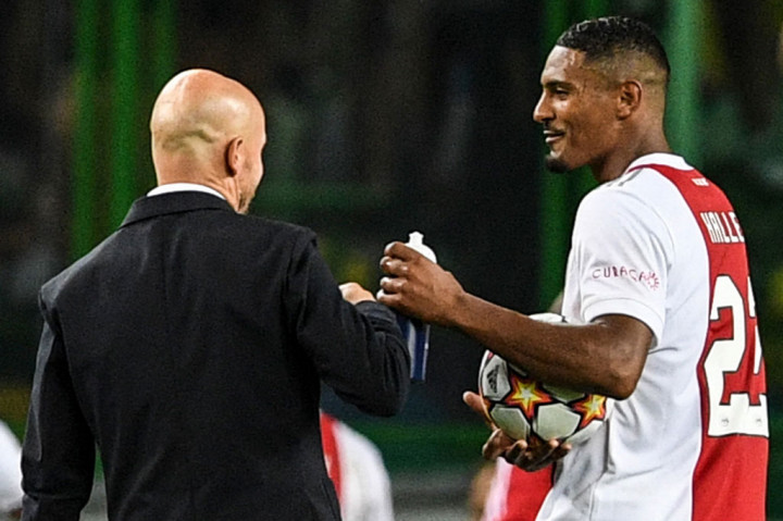 Kemenangan itu membawa Ajax bertengger di puncak klasemen berbekal keunggulan selisih gol dibandingkan Borussia Dortmund yang menang 2-1 atas Besiktas di laga lebih awal, sedangkan Sporting terpersosok jadi juru kunci.