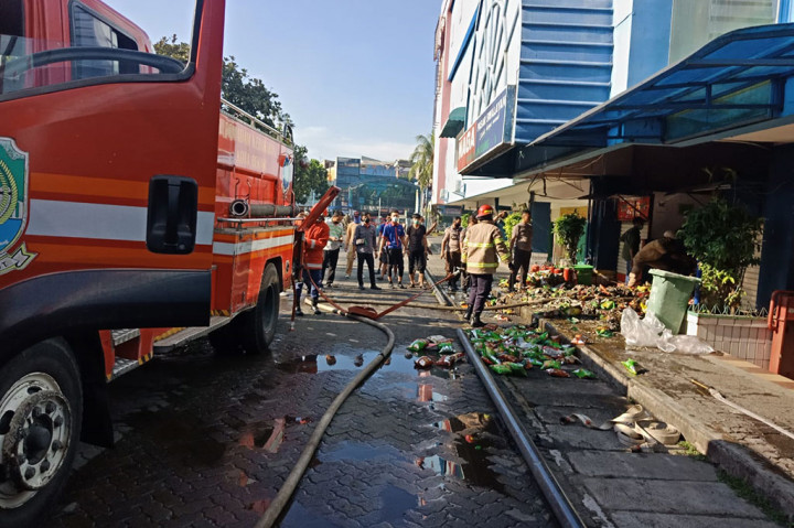 Kasie Humas Polres Metro Bekasi Kota, Kompol Erna Ruswing Andari mengatakan, peristiwa kebakaran diketahui pertama kali oleh pihak keamanan di Plaza Pondok Gede, Kota Bekasi sekitar pukul 06.30 WIB. Pihak keamanan kemudian berusaha memadamkan api sambil melaporkannya ke Dinas Pemadaman Kebakaran Kota Bekasi.