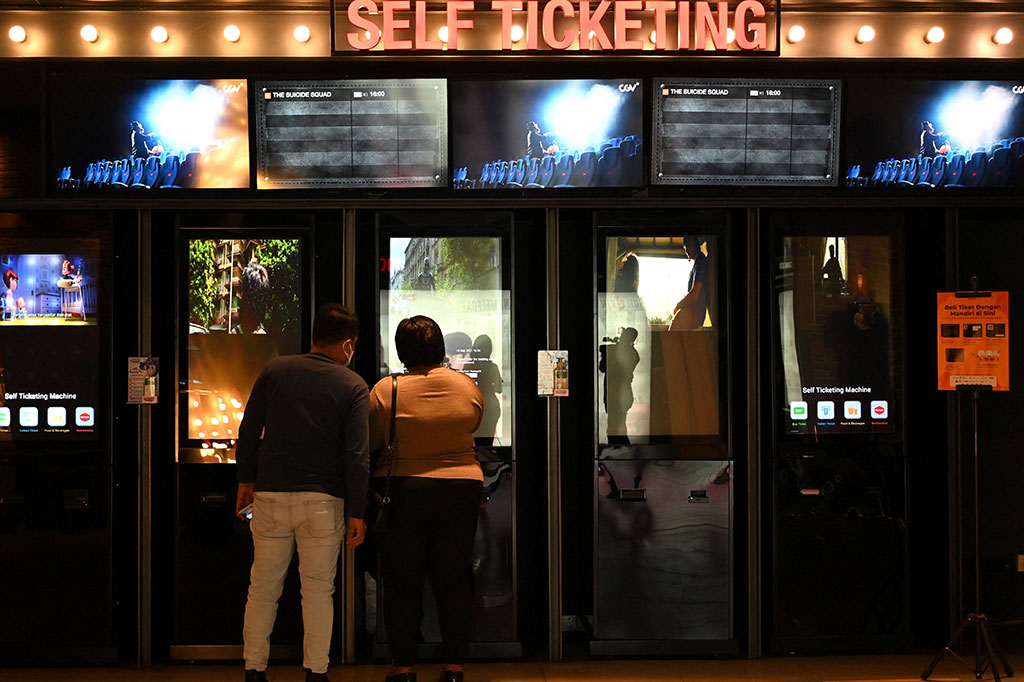 Tercatat, ada sebelas bioskop CGV di Jakarta yang siap dibuka kembali pada masa PPKM Level 3, yakni CGV Aeon Mall JGC, Bella Terra Lifestyle Center, Buaran Plaza, Central Park, serta FX Sudirman. Kemudian, Grand Indonesia, Green Pramuka Mall, Pacific Place, Slipi Jaya, Sunter Mall, dan Transmart Cempaka Putih.
