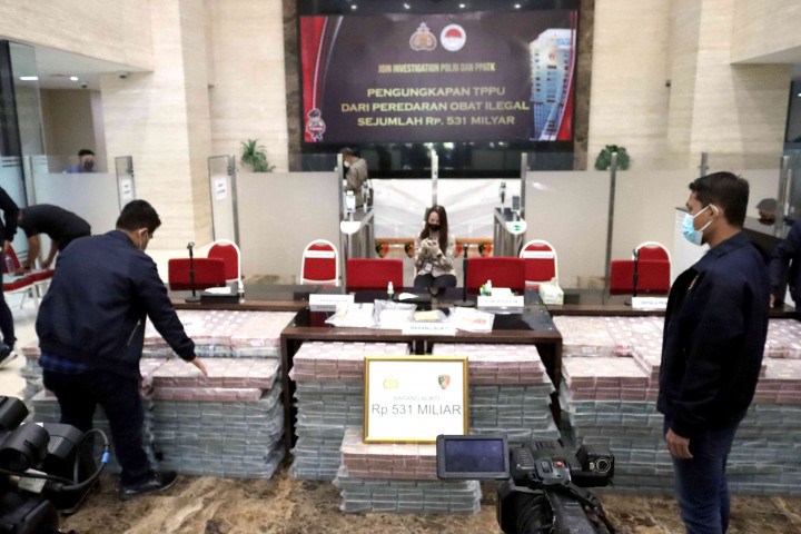 Polri bersama PPATK melakukan join investigasi dan mengungkap Tindak Pidana Pencucian Uang (TPPU) hasil peredaran obat ilegal tanpa adanya hak dan izin edar sejak 2011 hingga 2021 di Indonesia.