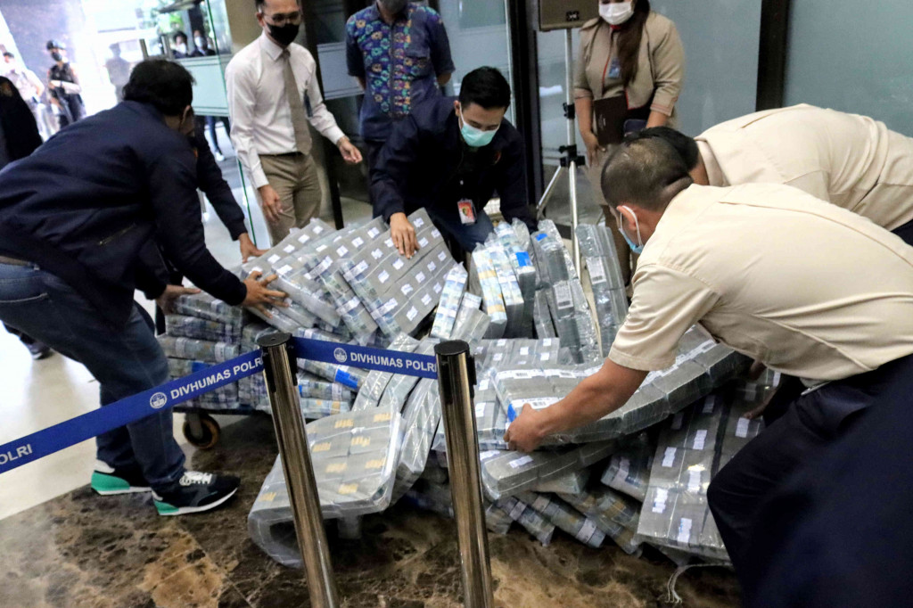 Dalam kasus tersebut, didapati barang bukti hasil kejahatan uang sebesar Rp531 miliar.