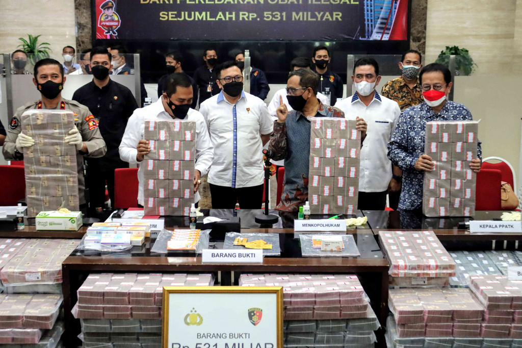 Hal itu disampaikan Kabareskrim Komjen Agus Andrianto dalam jumpa pers di Bareskrim Polri, Kamis, 16 September 2021. Sebagian jumlah uang yang disita di kasus pencucian uang itu ditampilkan Polri dalam jumpa pers.