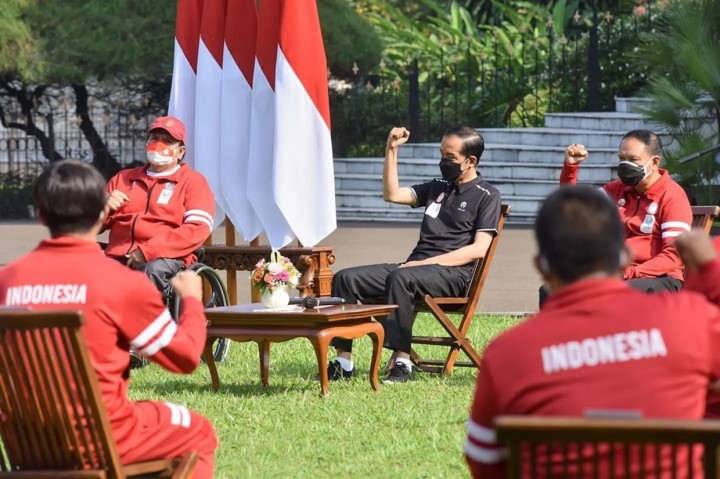 Presiden Joko Widodo menerima kontingen Indonesia Jokowi yang telah berjuang di Paralimpiade Tokyo 2020, sekaligus menyerahkan bonus apresiasi bagi para atlet dan para pelatih.