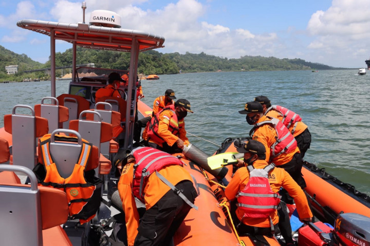 Erif mengatakan Sesditjen Pemasyarakatan langsung menuju ke Nusakambangan untuk memonitor dan berkoordinasi dengan Kakanwil Jateng setelah mendapat laporan soal kapal penyeberangan Pengayoman IV tenggelam. Setelah itu, pihaknya melakukan evakuasi dan mendapati hanya ada empat orang selamat dari enam penumpang kapal tersebut.