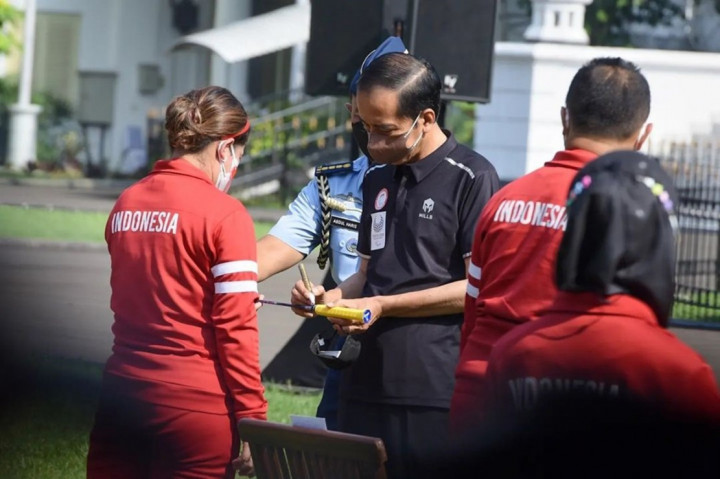 Presiden Joko Widodo menerima kontingen Indonesia Jokowi yang telah berjuang di Paralimpiade Tokyo 2020, sekaligus menyerahkan bonus apresiasi bagi para atlet dan para pelatih.