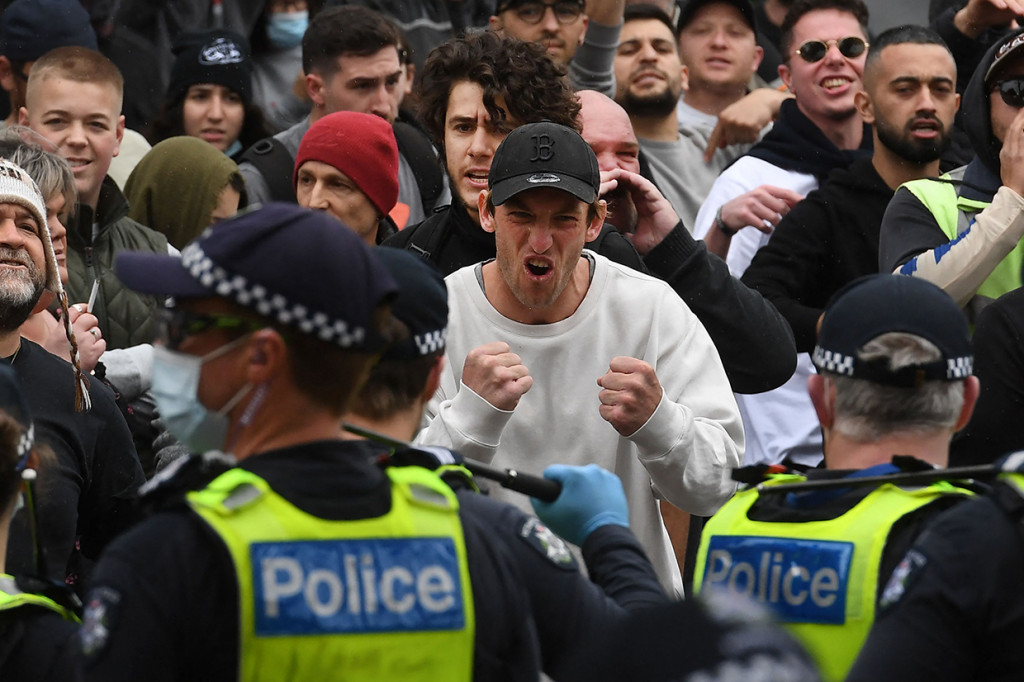 Aksi demo ilegal itu terjadi ketika Melbourne menjalani lockdown keenam kalinya sejak pandemi Covid-19 dimulai.
