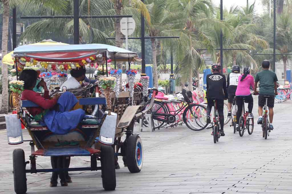 Pengelola belum membuka Kawasan Kota Tua untuk tempat masyarakat berolahraga karena masih menunggu kode QR Code PeduliLindungi dari Pemerintah Provinsi DKI Jakarta. 