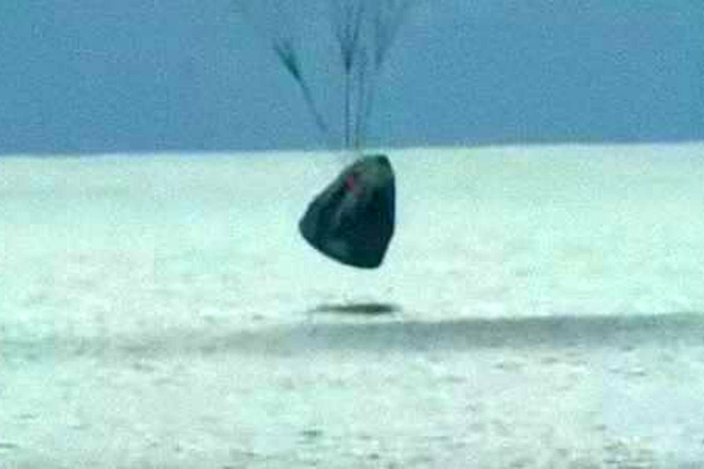 Empat turis SpaceX kembali ke Bumi dengan selamat pada Sabtu, 18 September 2021 waktu setempat, setelah menghabiskan tiga hari di luar angkasa. Mereka berhasil menyelesaikan misi orbital pertama dalam sejarah tanpa astronaut profesional di dalamnya. Kapsul SpaceX Dragon dengan empat parasut besar jatuh lepas pantai Florida, Samudera Atlantik pada pukul 19:06 (2306 GMT).