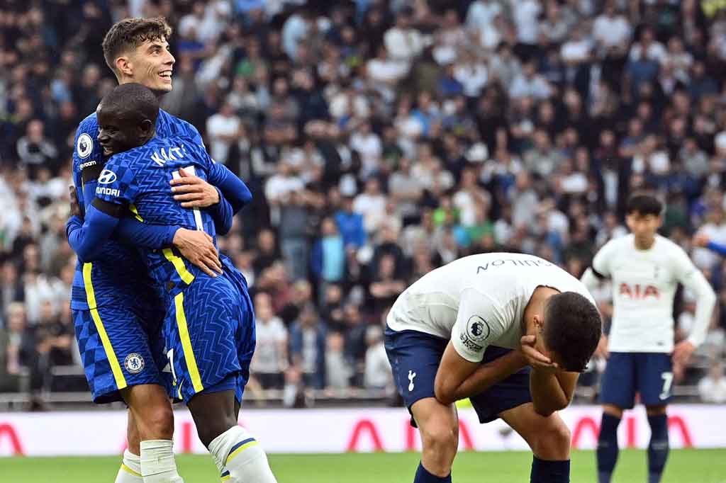 Ironisnya, empat menit kemudian upaya Dier menghadang tembakan jarak jauh N'Golo Kante justru membuat bola berbelok mengecoh Lloris untuk membawa tim tamu unggul 2-0.  