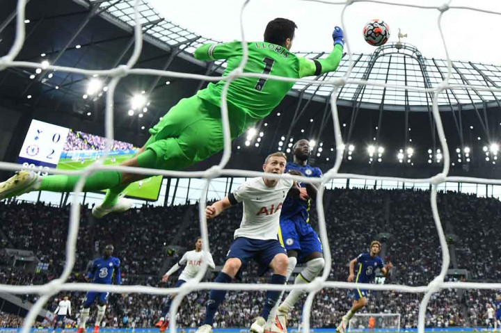 Tottenham nyaris tak bisa berbuat banyak, sementara Lloris disibukkan melakukan penyelamatan demi penyelamatan atas sejumlah ancaman dari Silva, Timo Werner, serta sepakan jarak dekat Mateo Kovacic.  