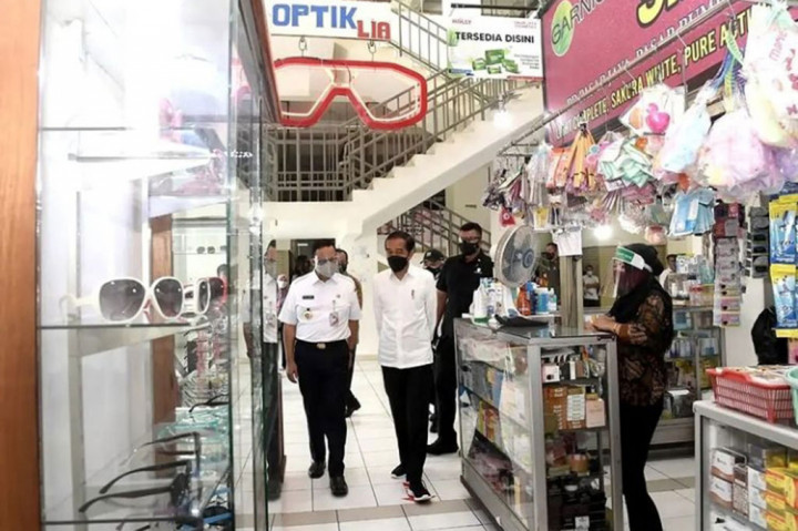 Keistimewaan lainnya dari Rusun Pasar Rumput, kata Presiden Jokowi, adalah adanya akses jalur transportasi terintegrasi dengan layanan TransJakarta dan layanan konektivitas lainnya.